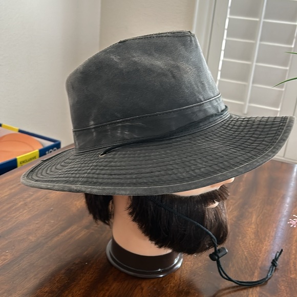 Signature men’s cotton outback hat with chin cord. - Picture 4 of 12
